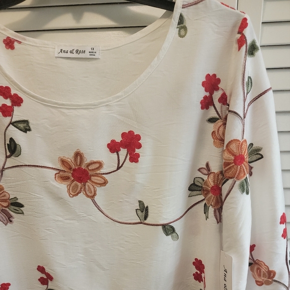 ANA L. ROSE EMBROIDERED TOP NWT - Picture 4 of 4